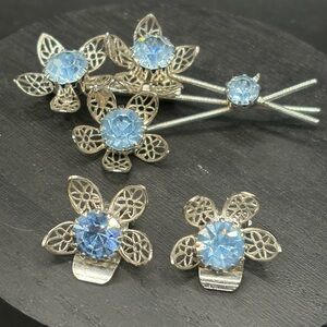 VINTAGE SILVER TONE AND BLUE CRYSTAL BROOCH & CLIP ON EARRINGS SET
